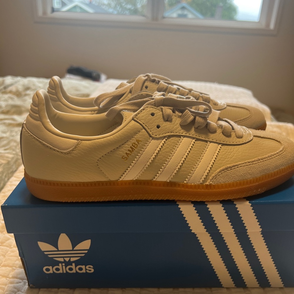 NWT Adidas Sambas